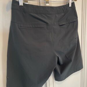 Lululemon Men's Gray Sz 30  Inseam 9.5 Shorts Golf Sports. Great
